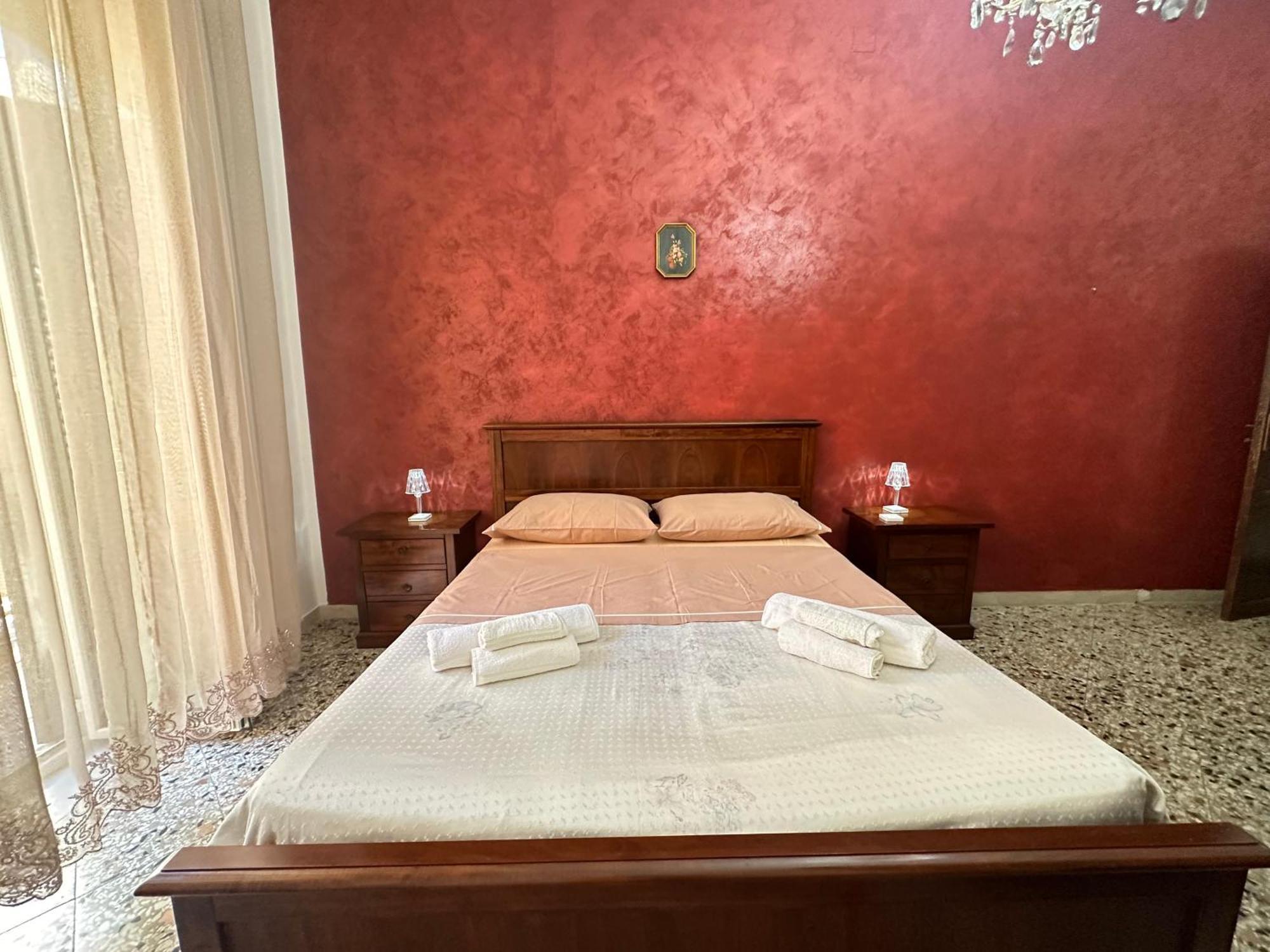 "La Piazza"Di Nino&Daniela Villa Capaci Buitenkant foto